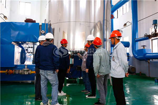 在1萬平商場可以供暖的燃油燃氣或燃煤熱水鍋爐